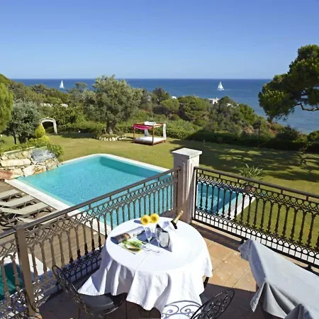 Cliffside Hero: Beachfront Portuguese Retreat Albufeira