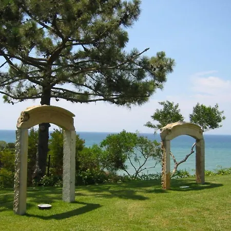 Cliffside Hero: Beachfront Portuguese Retreat Albufeira