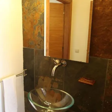 Villa Cliffside Hero: Beachfront Portuguese Retreat Albufeira