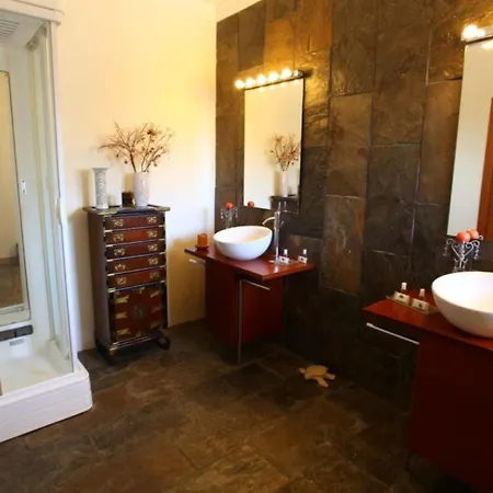 Amazing Portuguese Heroine 6 Bedrooms Stunning Position Villa
