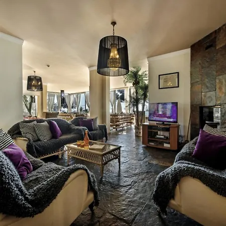 Amazing Portuguese Heroine 6 Bedrooms Stunning Position Villa *